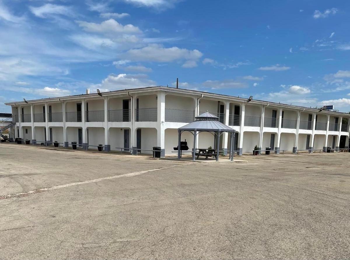 Dilley Executive Inn Eksteriør billede